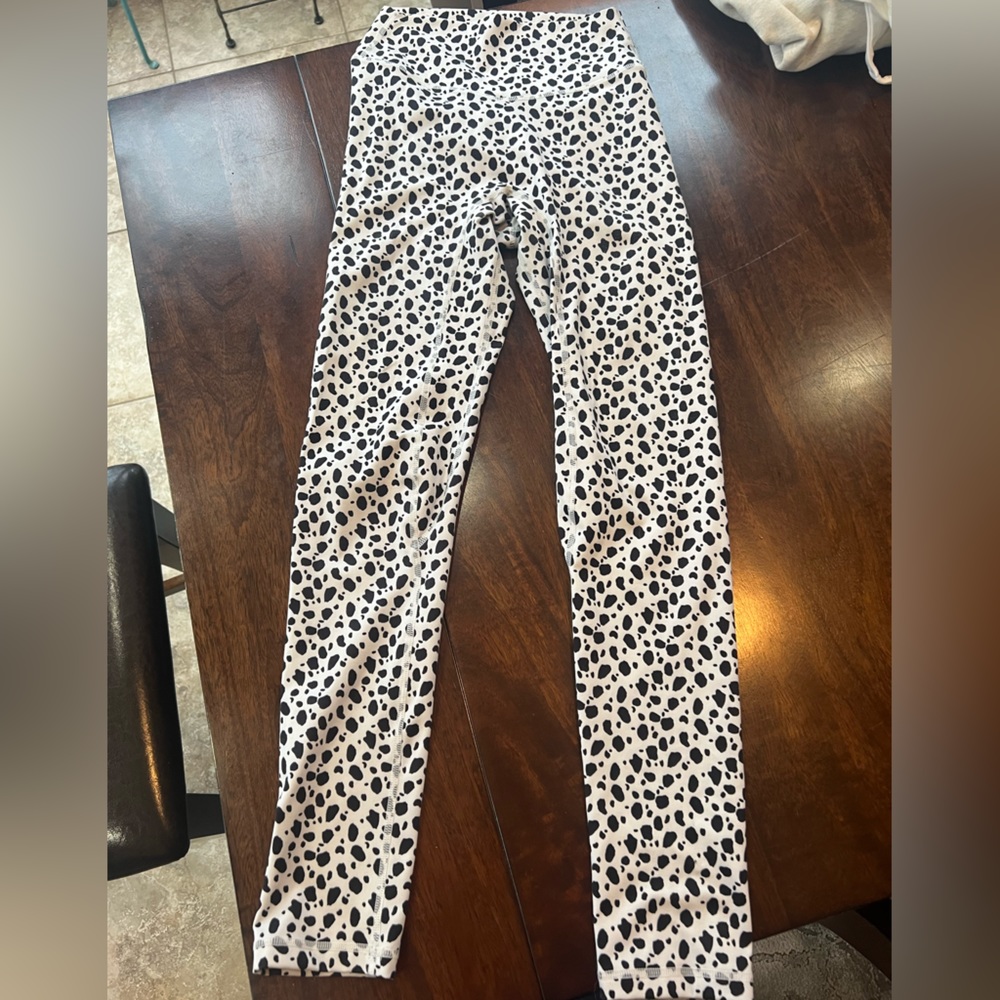 Defining active/liason the label leggings